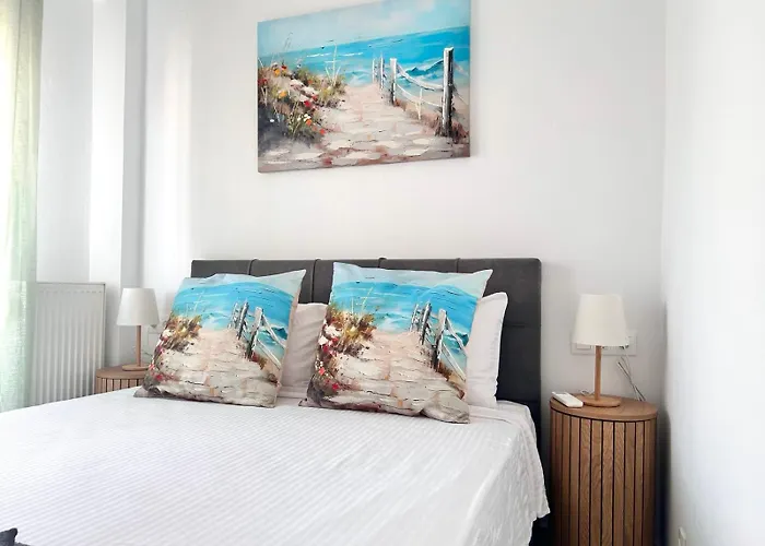 Sea Breeze V Apartment *